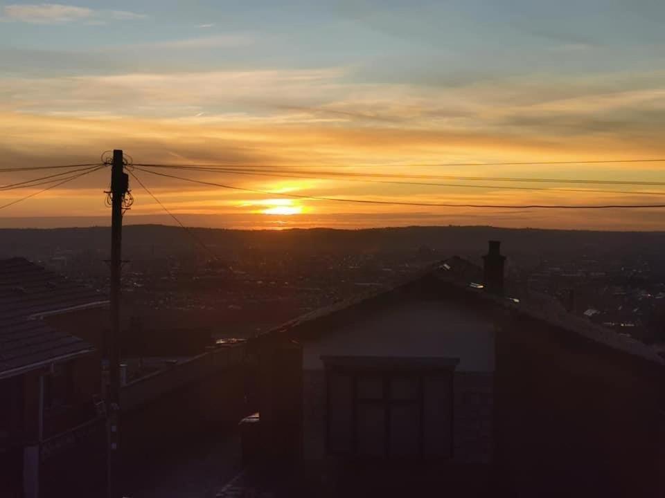 Spacious House City Skyline And Mountain Views Close Too Belfast Centre And Airports Free Parking Exterior foto